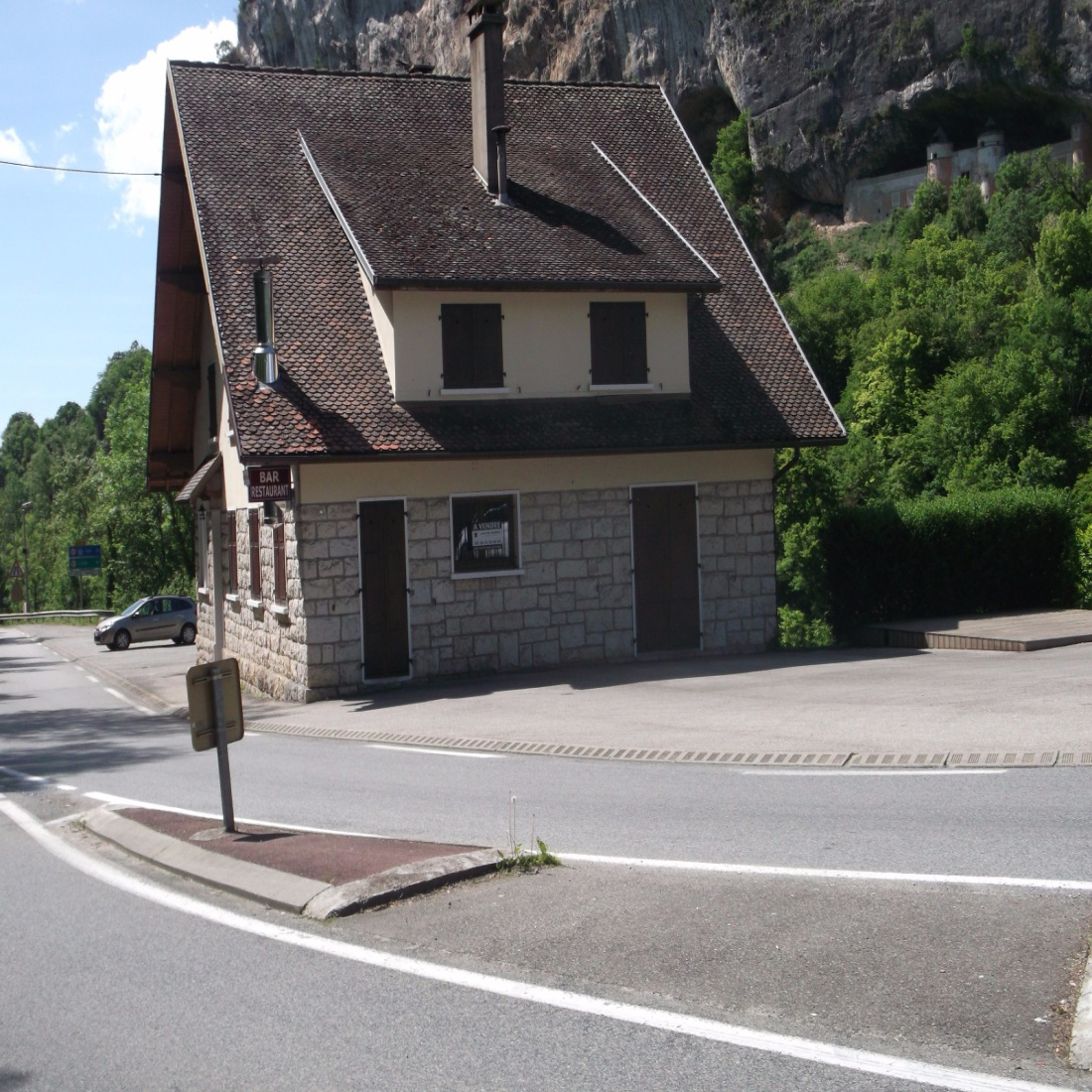 vente a 3 minutes de yenne batiment pour investiseur