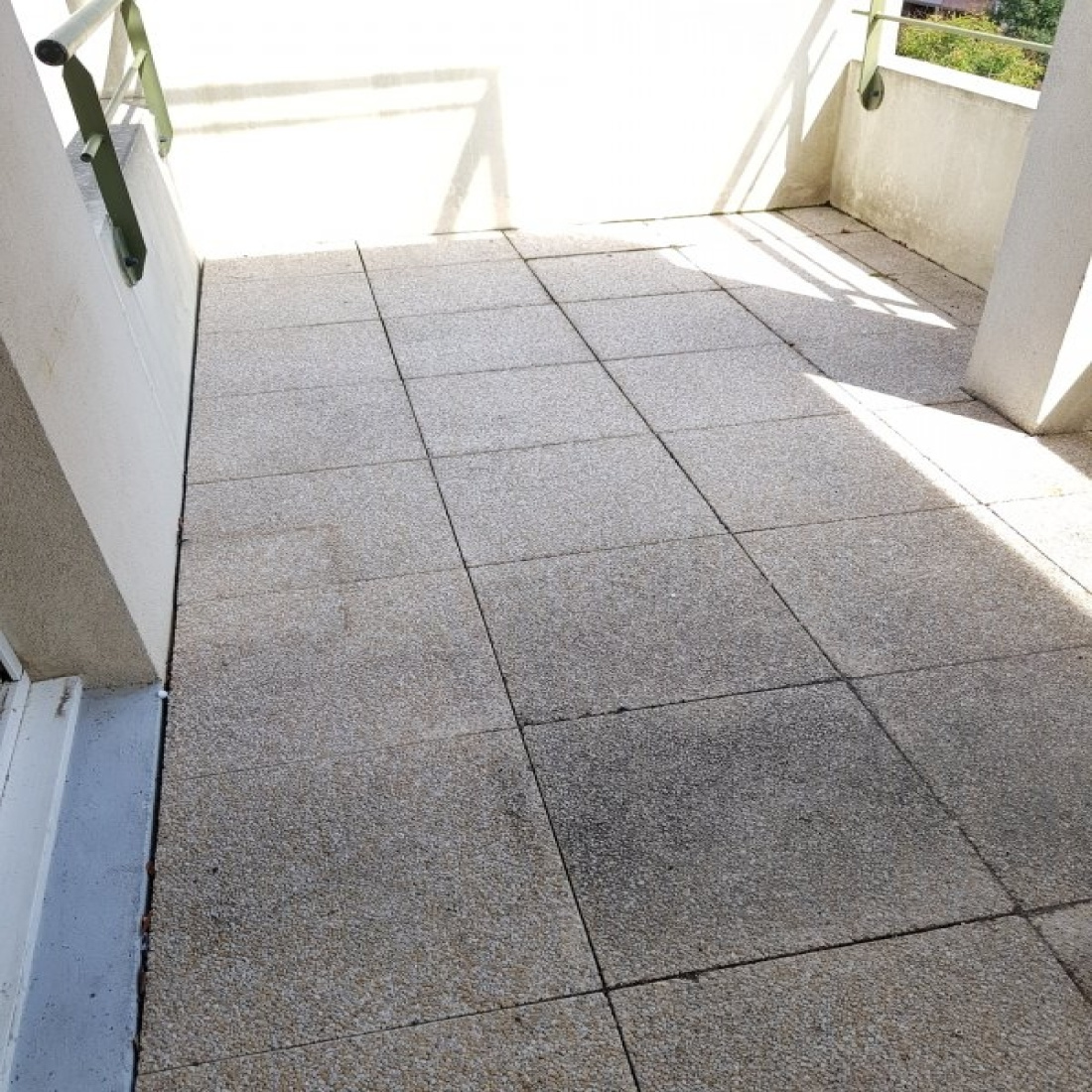 vente QUARTIER DES DEFENSIONS CAUSE SUCCESSION T 3 avec balcon et