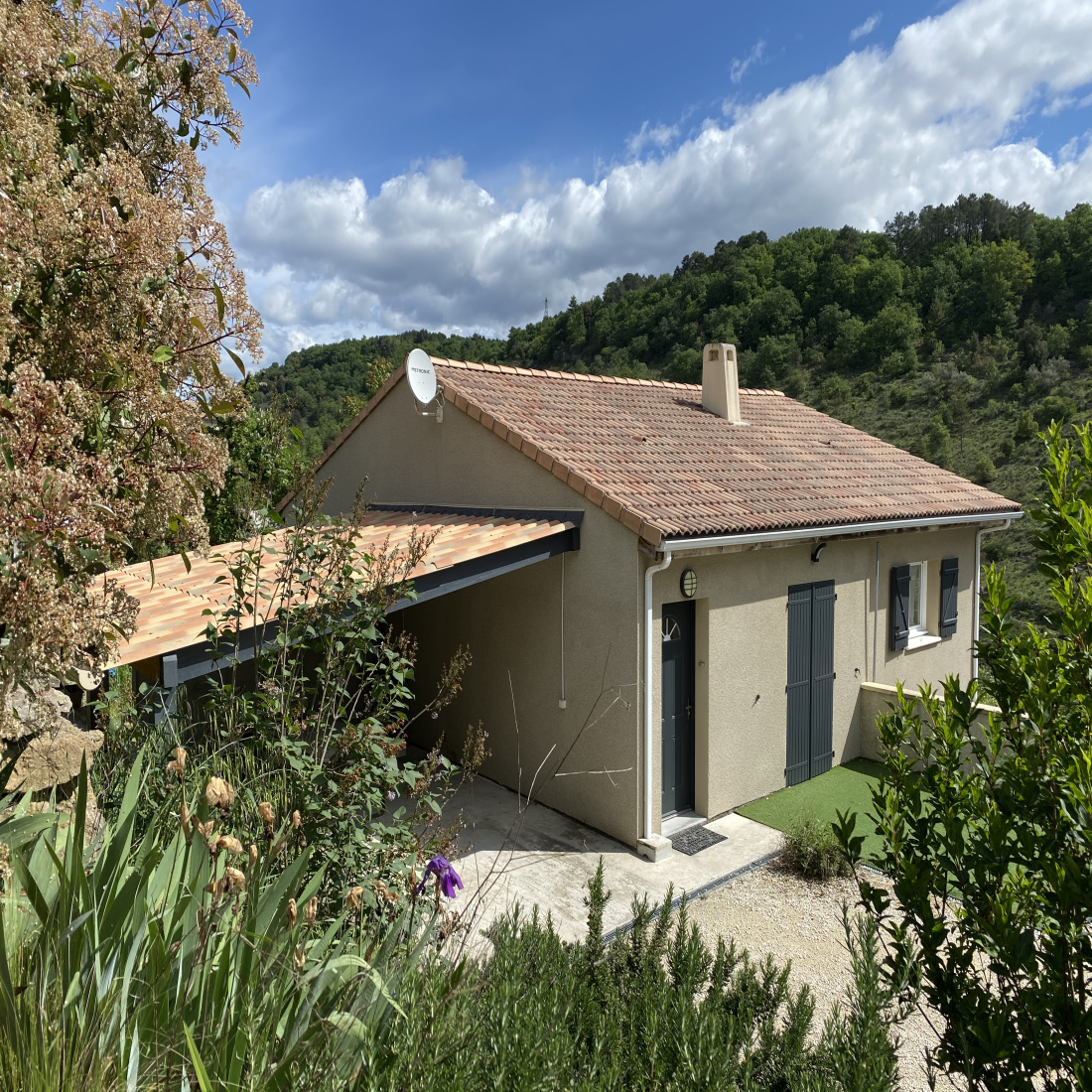 vente Très Joli Plain Pied avec Grande Terrasse Couverte et Vue Dégagée