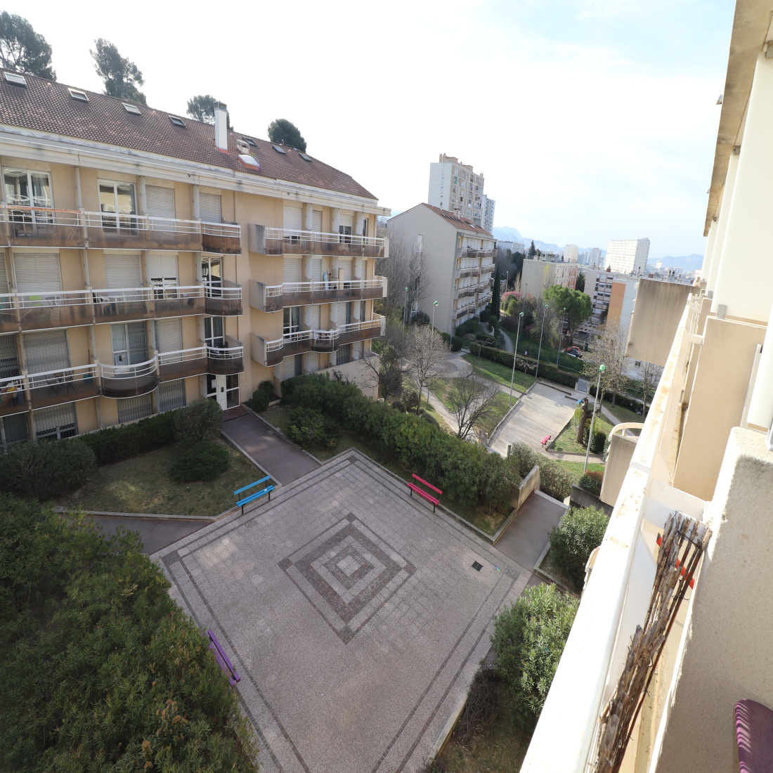 vente Faculté Saint Jérôme, T1/2 avec terrasse au calme