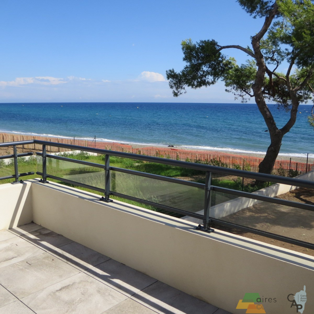 vente Bord De Mer  Superbe villa en front de mer avec 700m² de jardin