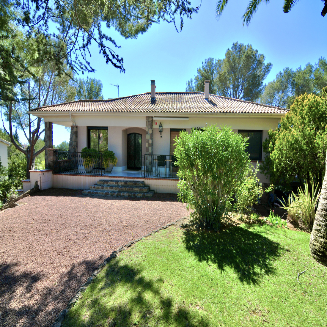 vente Hauts de Boulouris SaintRaphaël, luxueuse villa 8 pièces, 243 m2