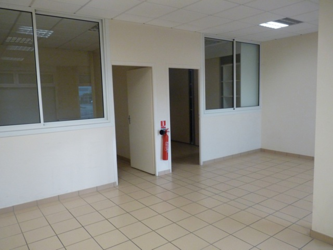location-immobilier-professionnel-a-louer-bureaux-angers-av-jean-jox-267m