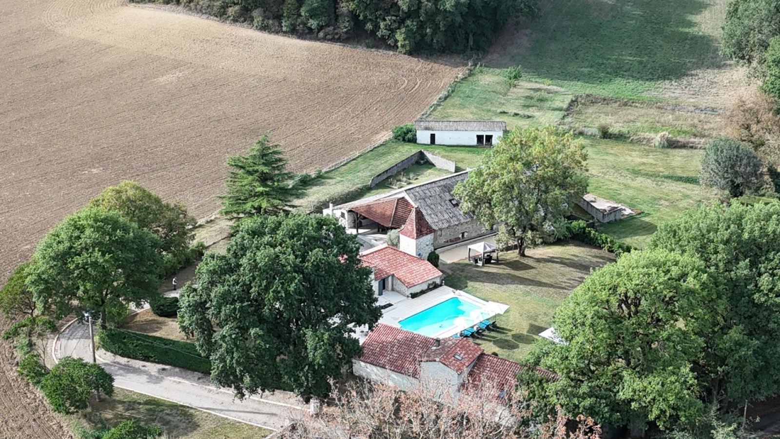 Maison 11 pièces 233 m² · à Valeilles · 233 m² · 598 000 €