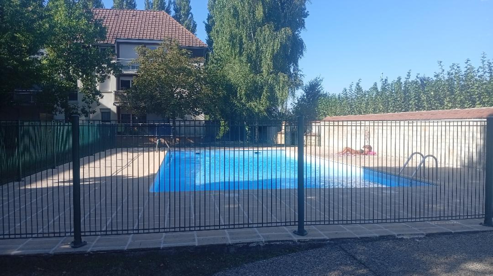 Pont-Sainte-Maxence, Appartement type 2 dans une résidence avec piscine. |  Réseau Expertimo
