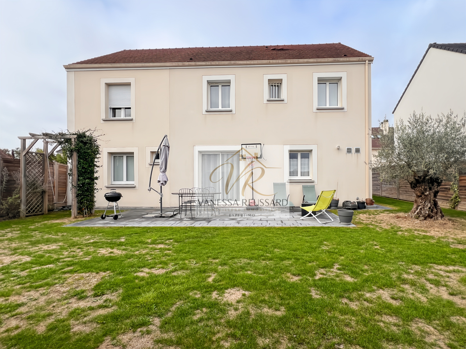 Maison 6 pièces 145 m² · à Angervilliers · 145 m² · 419 000 €