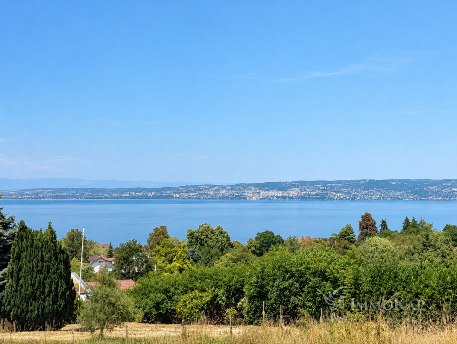 Terrain constructible plat au calme et vue lac