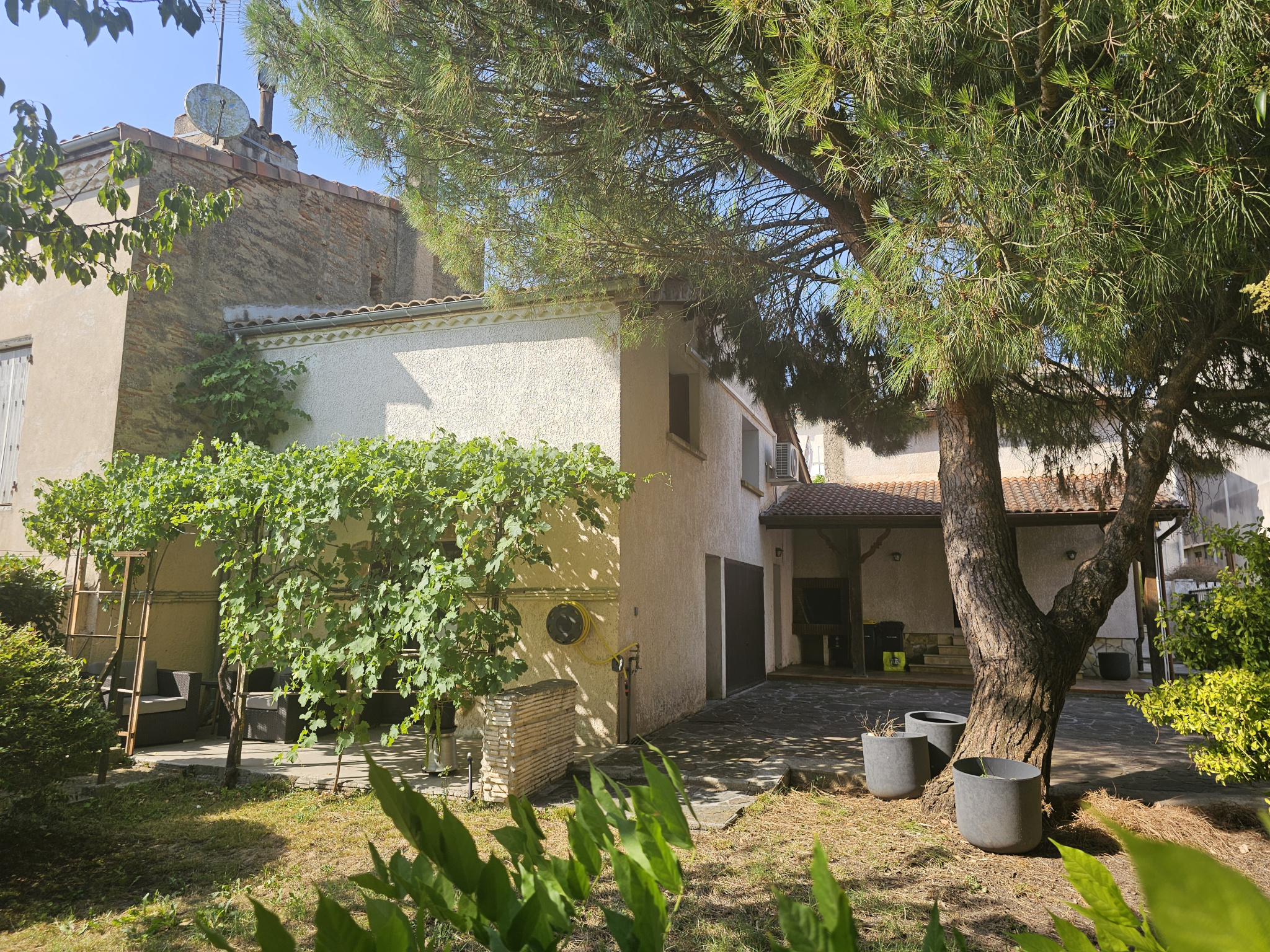 Maison de ville avec garage, jardin  et studio indépendant