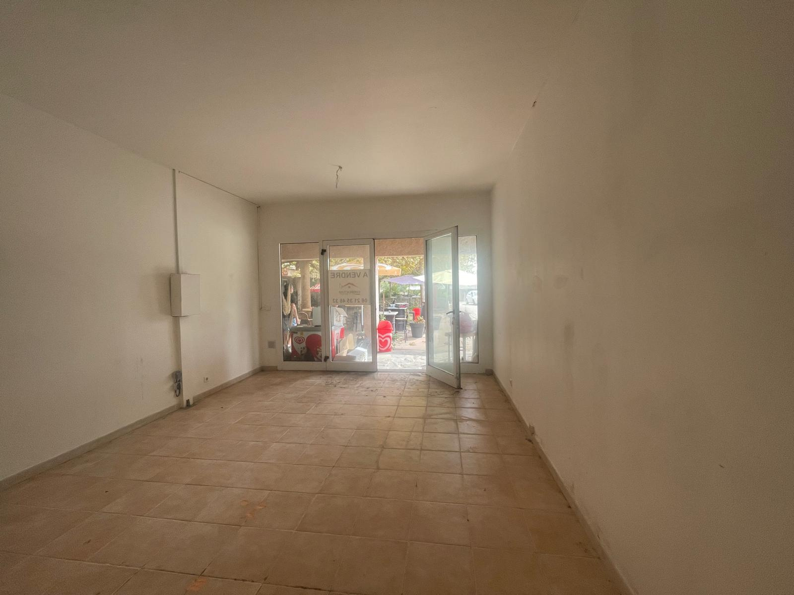Local commercial 25 m² · à Luri · 25 m² · 60 000 €