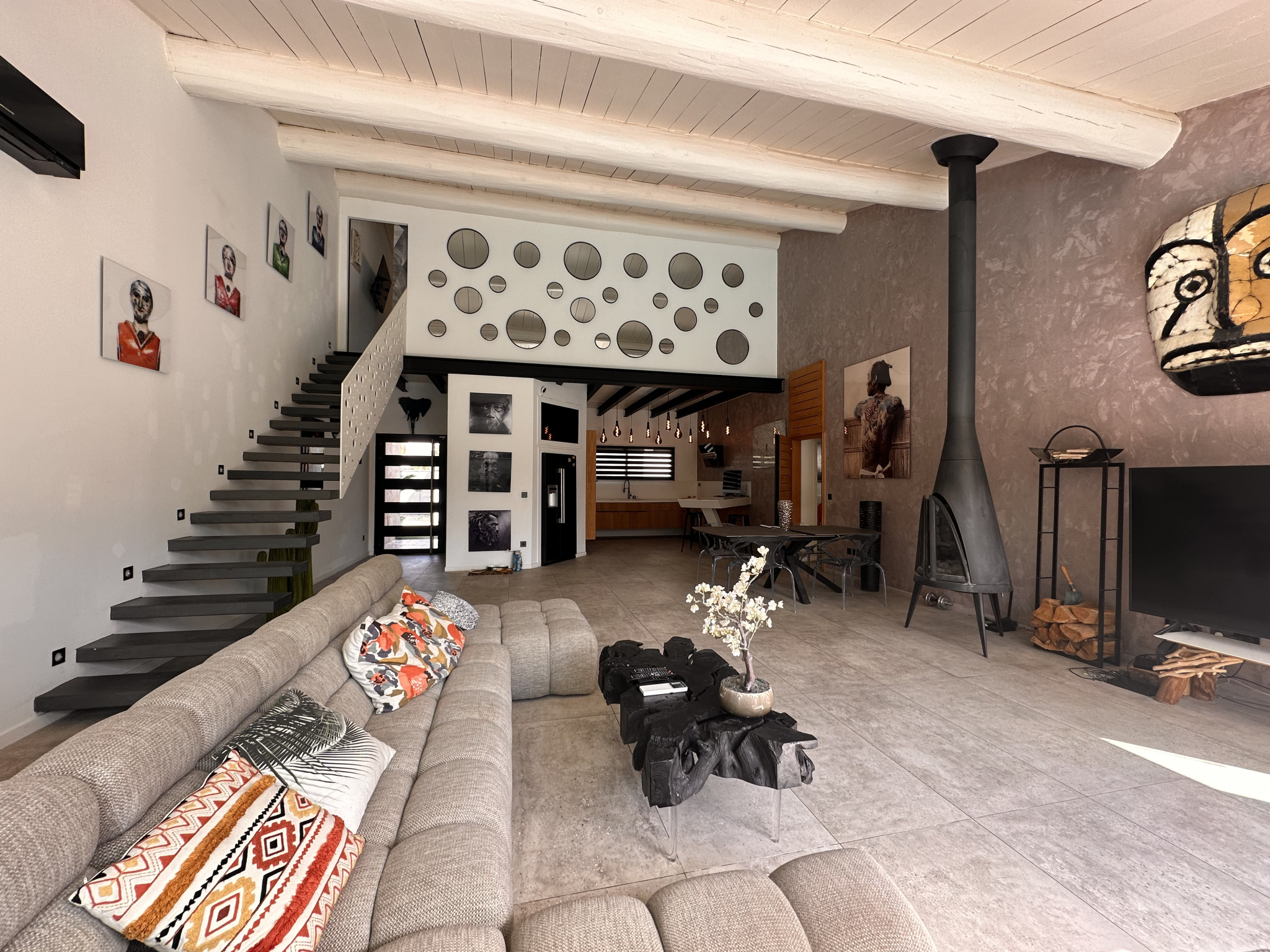 Magnifique Villa contemporaine de 160m2, avec maison d'invité de 50m2 et garage de 40m2 sur un terrain de 900m2 - Image 3