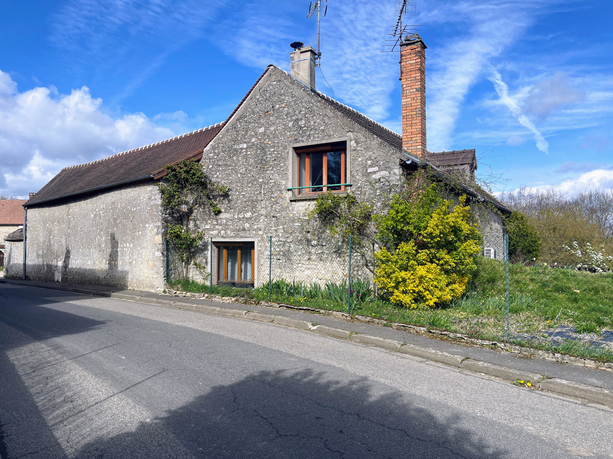 Maison 5 chambres, jardin et dépendances