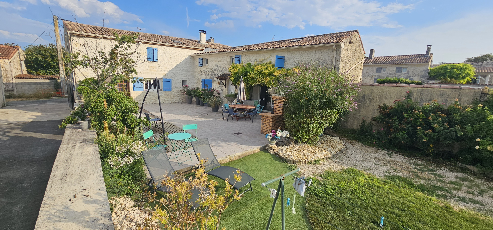 Maison 9 pièces 260 m² · à Bords · 260 m² · 265 000 €