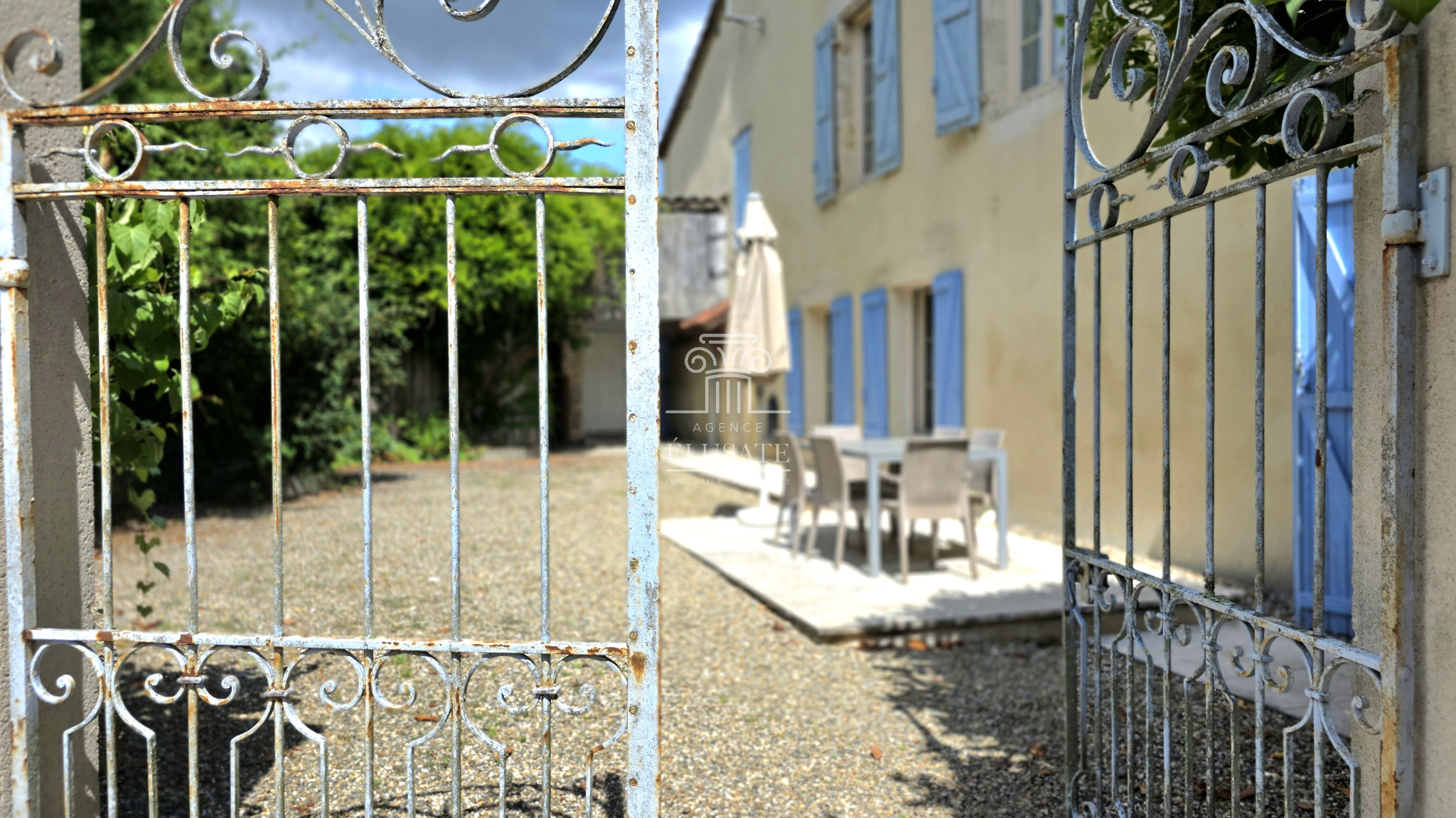 MAISON T4 - 145M2 EN COEUR DE VILLAGE AVEC COUR DE 145M2 / P