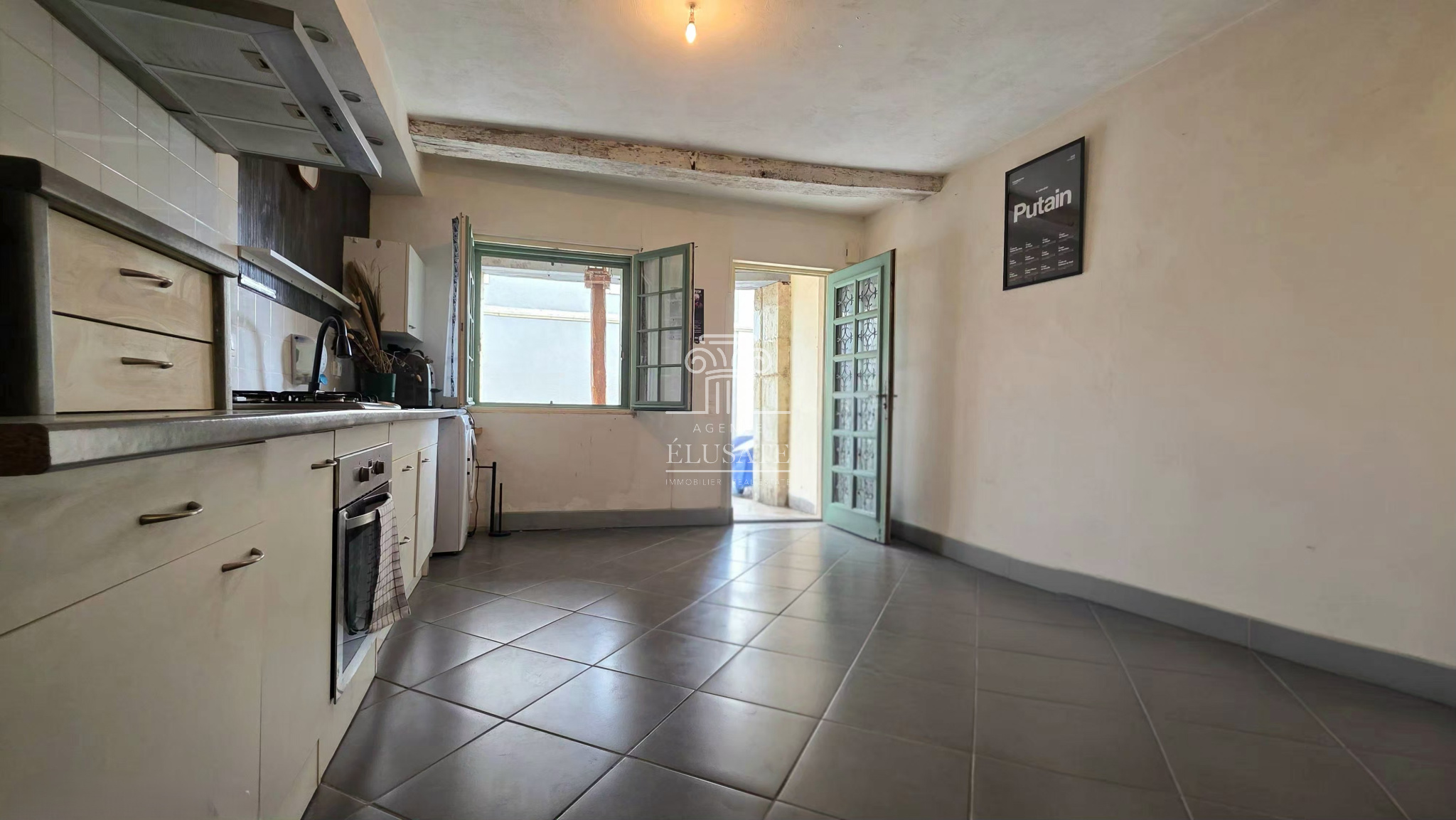 MAISON T4 - 74M2 EN CENTRE VILLE AVEC TERRASSE DE 7M2 / PRO