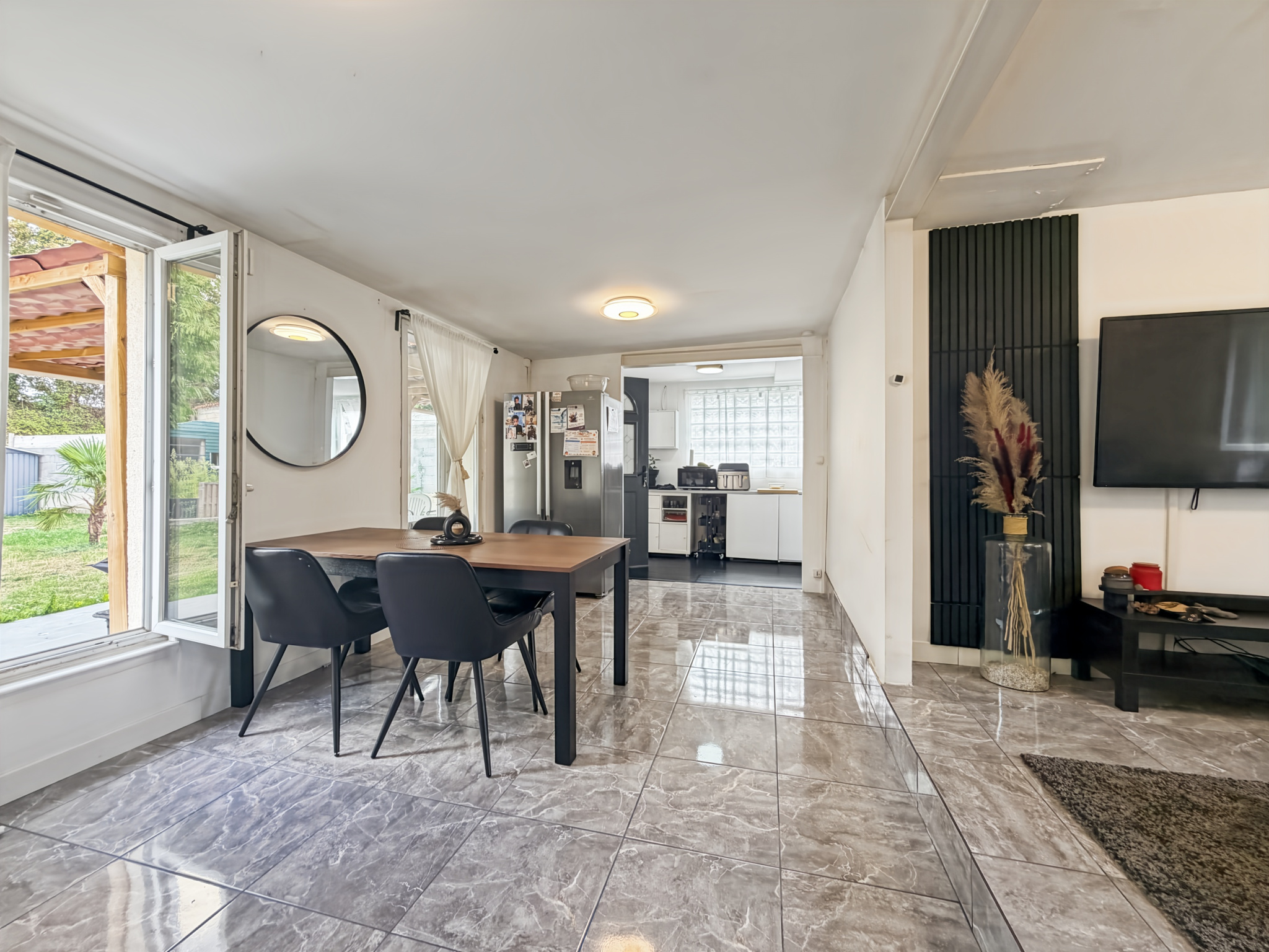 Maison de plain-pied - 2/3 chambres - Grand jardin