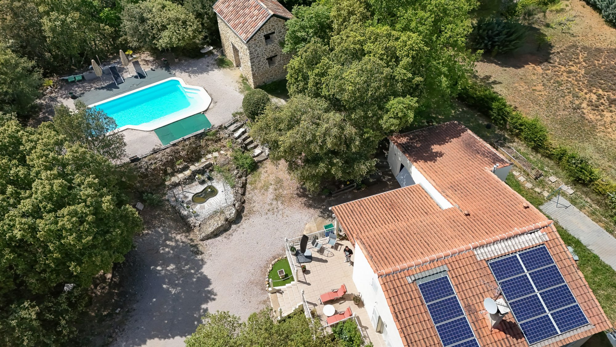 Maison individuelle + piscine et annexe