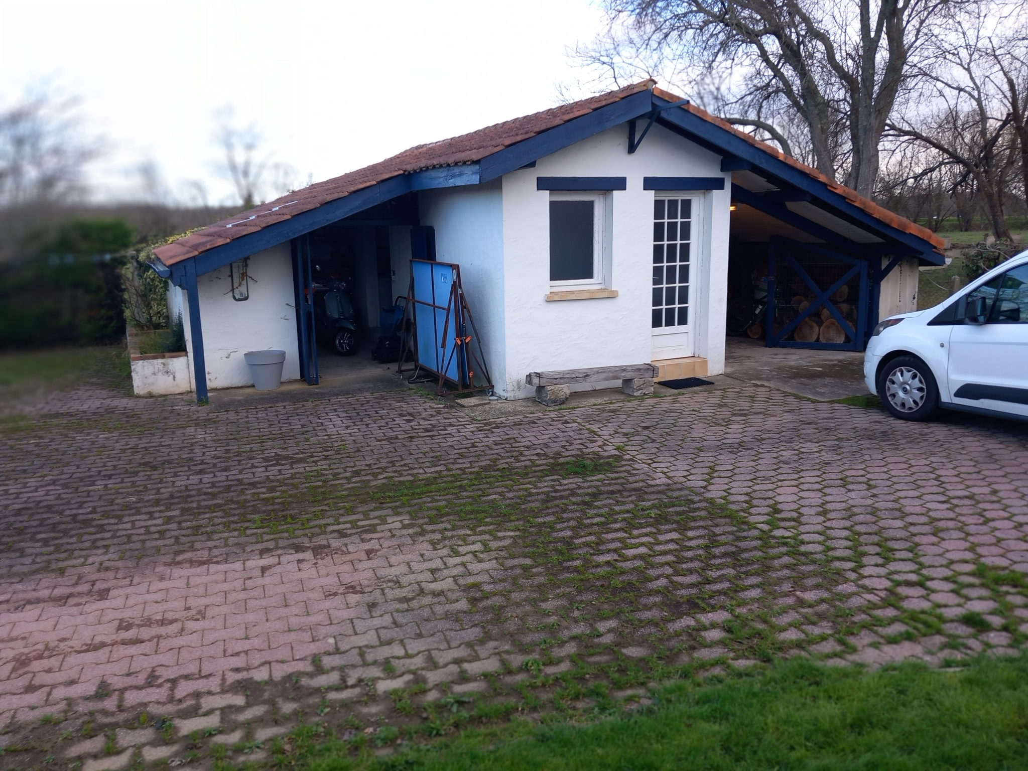 Maison plein pied,véranda,piscine,terrasse, garage,abris de jardin ...