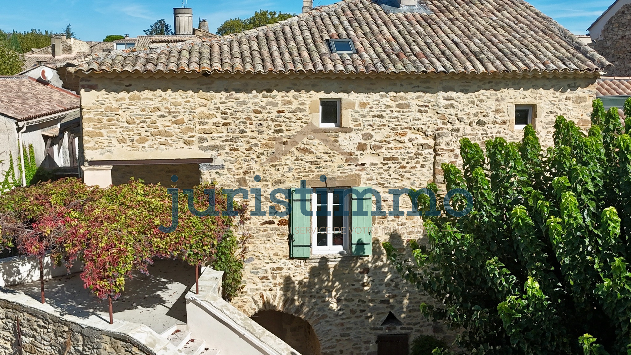 Maison de village de caractère du XVIIIe siècle entièrement rénovée avec jardin.