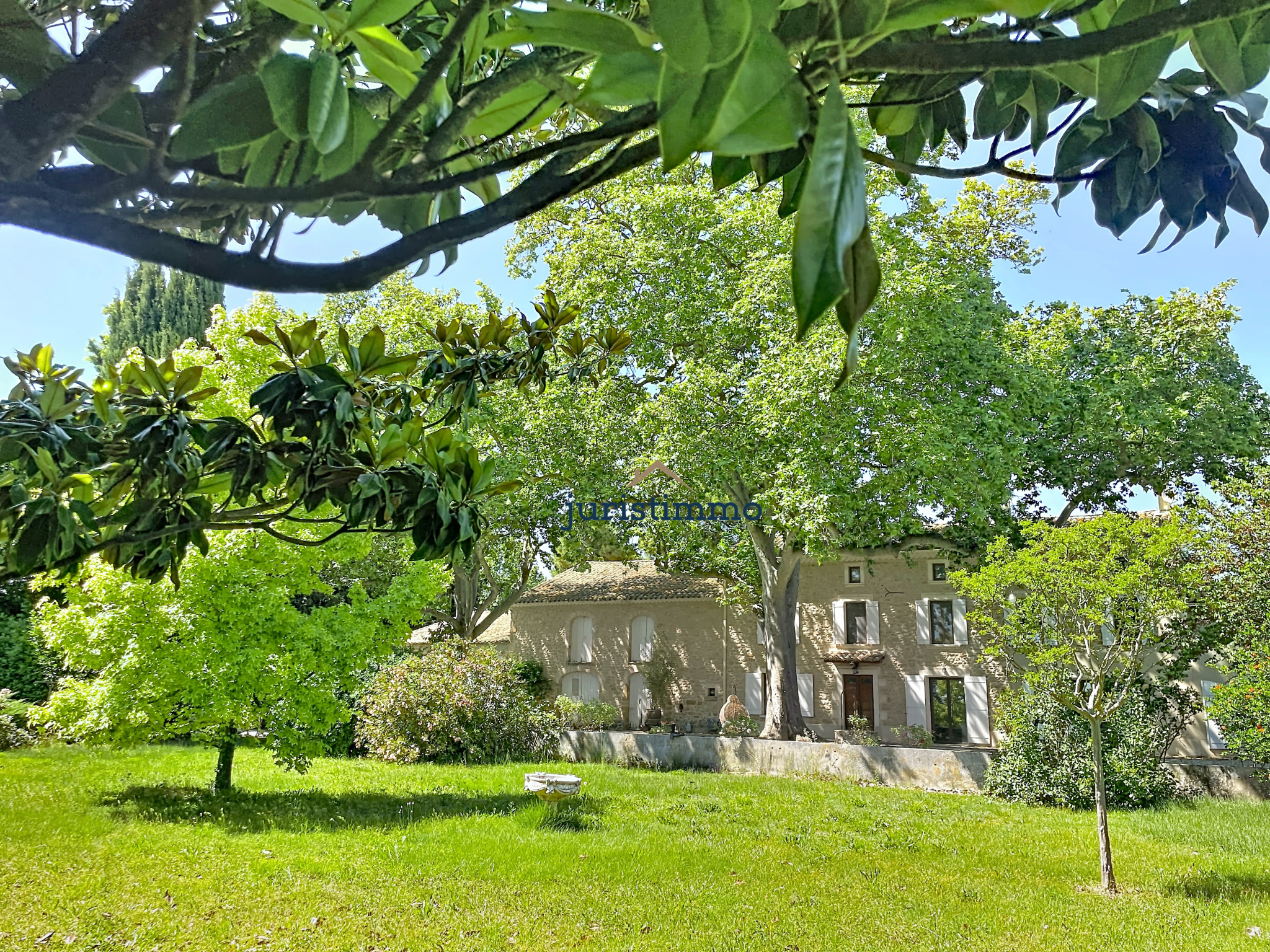 Elégante propriété de 8 hectares au coeur de la Provence.