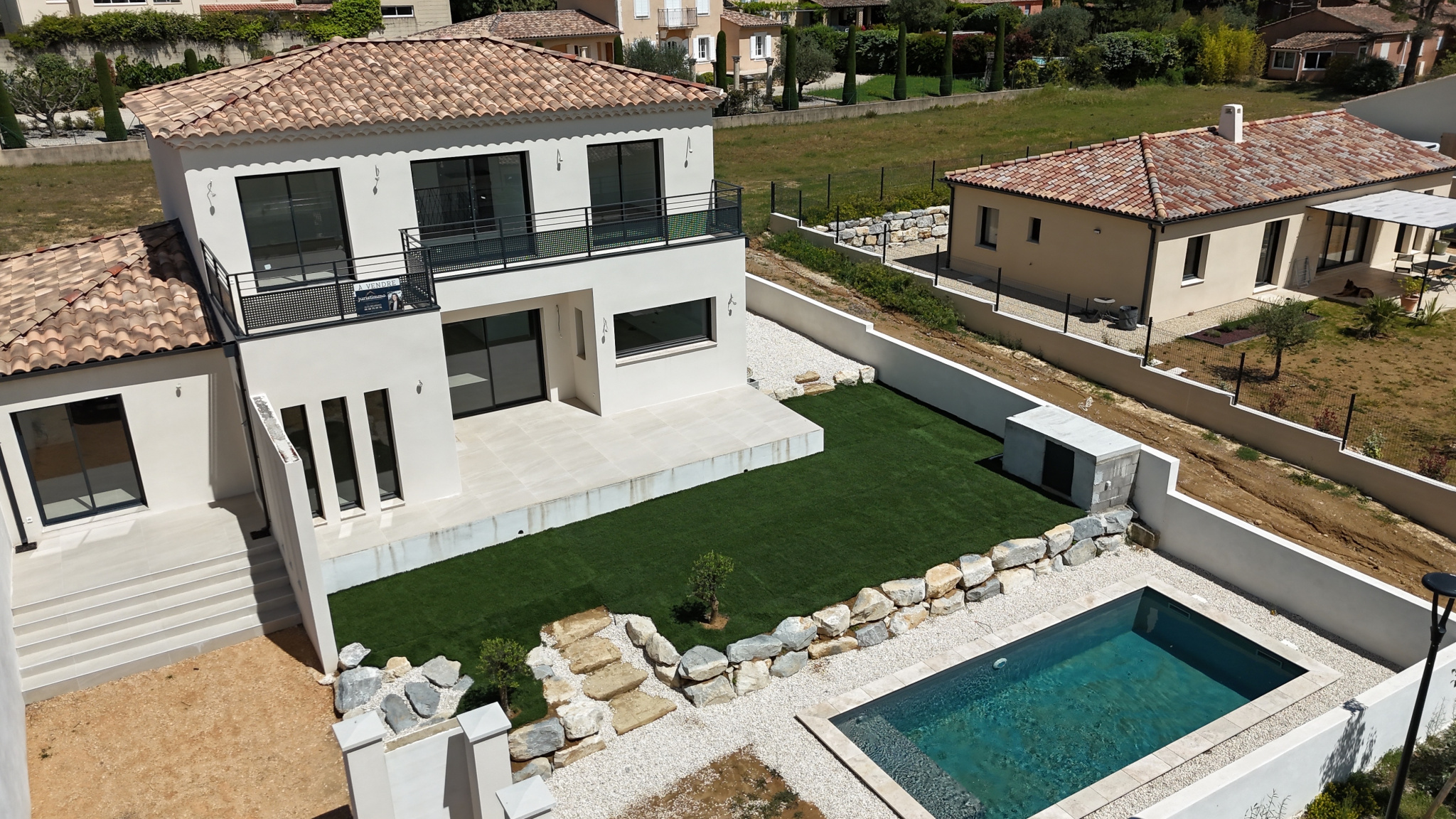 Villa d’architecte contemporaine neuve avec piscine, à 5 minutes du centre-ville de Vaison-la-Romaine