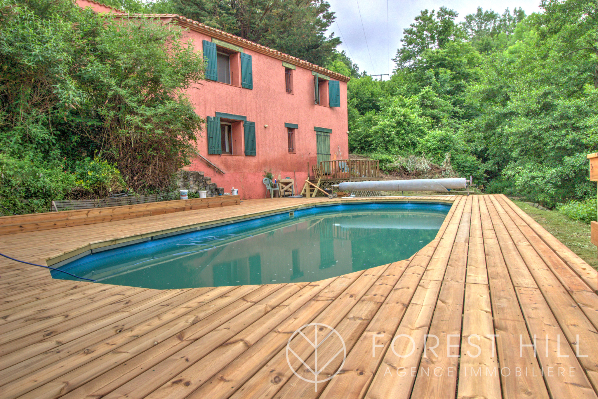 Maison 10 pièces 274 m² · à Saint-Laurent-de-Cerdans · 274 m² · 750 000 €