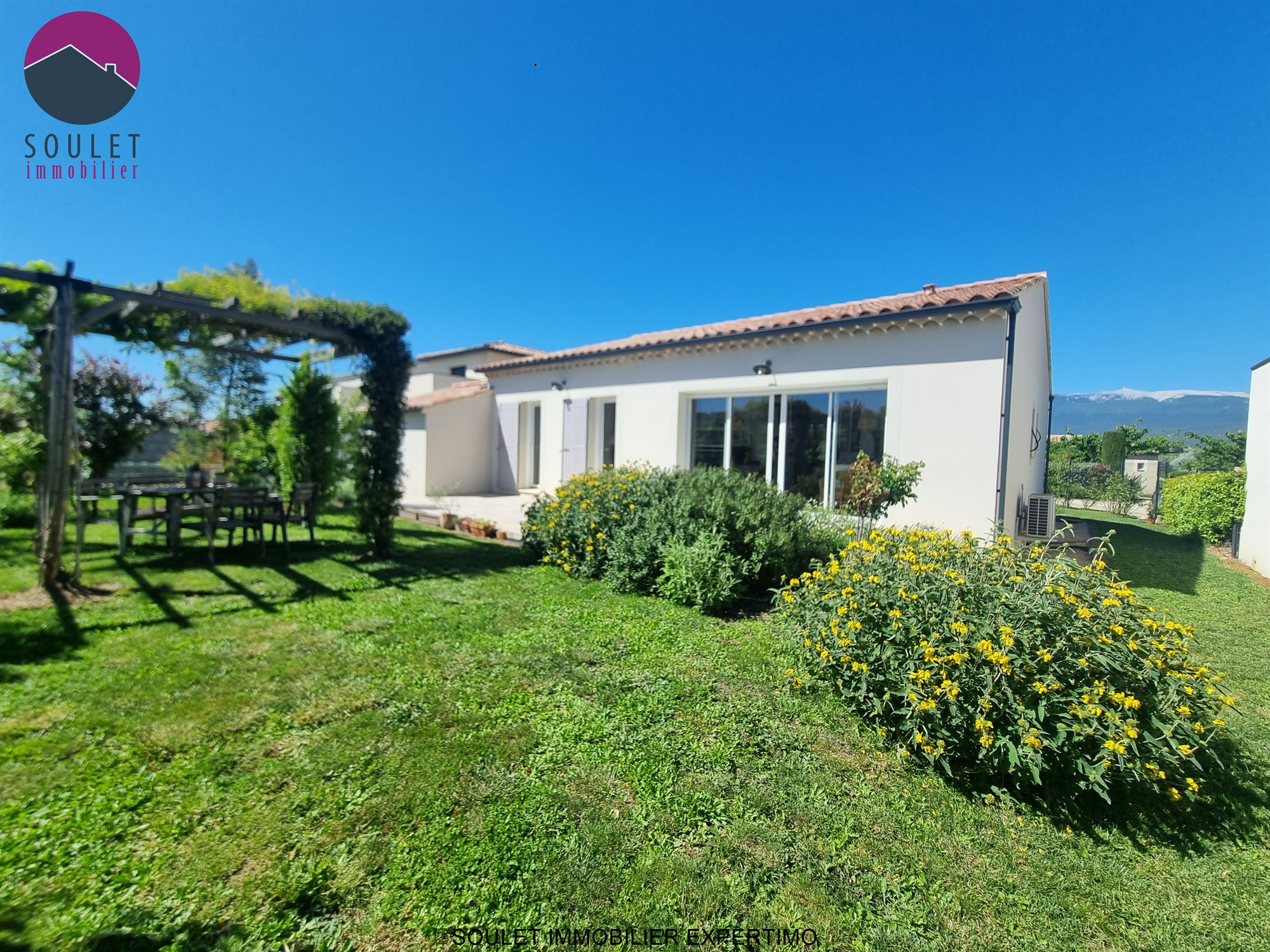 Villa lumineuse avec vue
