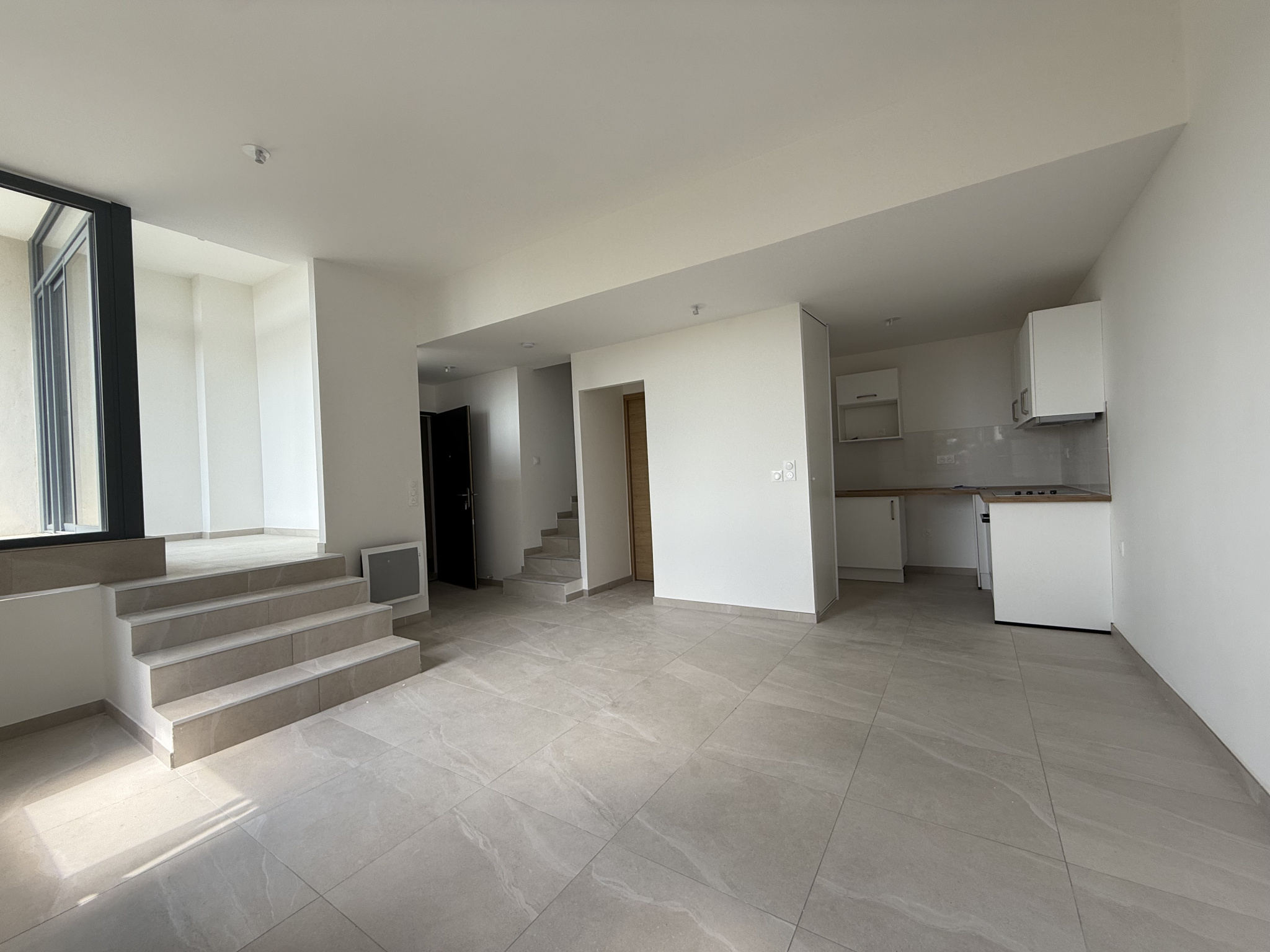 T3 Duplex 66m2 avec terrasse et place de parking (frais de notaire réduits 2,5%) - Image 3