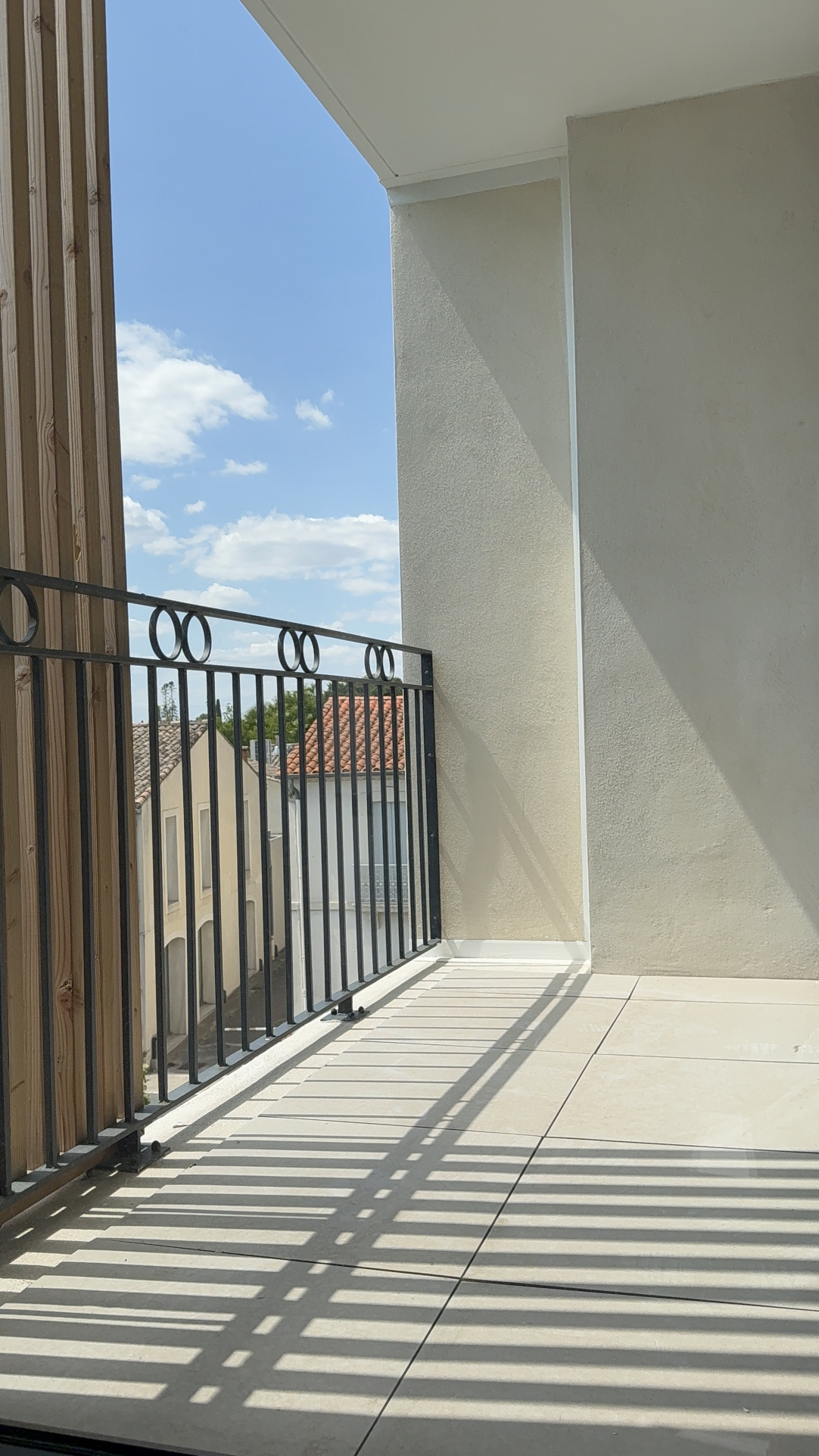 T3 Duplex 66m2 avec terrasse et place de parking (frais de notaire réduits 2,5%) - Image 1
