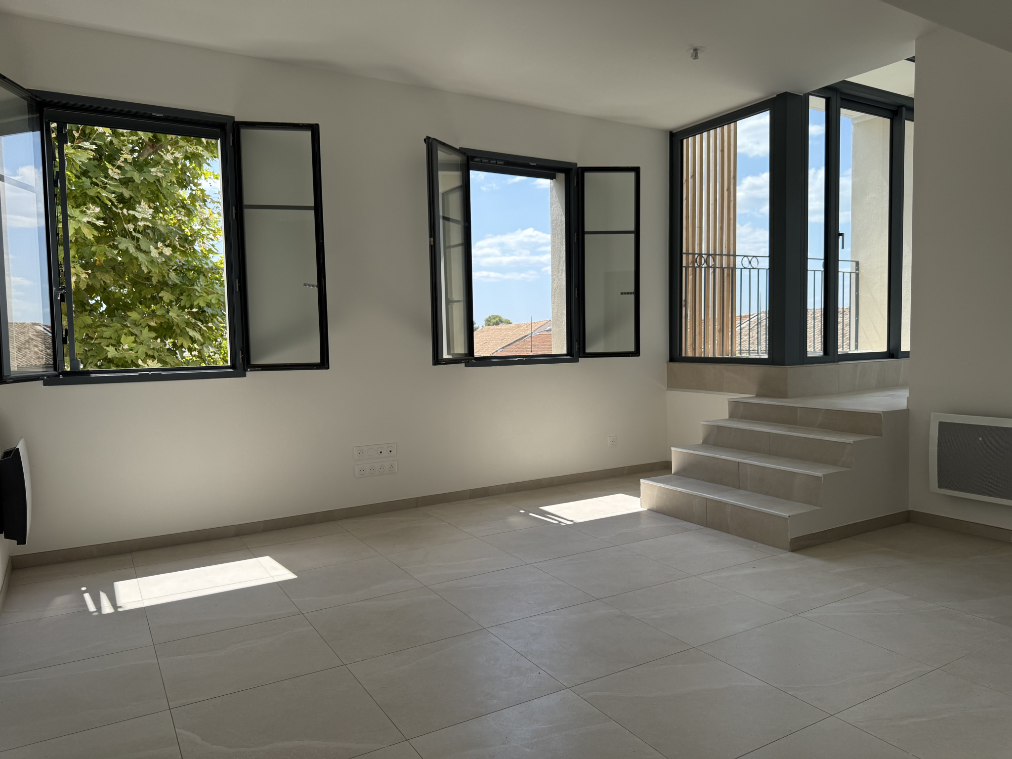 T3 Duplex 66m2 avec terrasse et place de parking (frais de notaire réduits 2,5%) - Image 2
