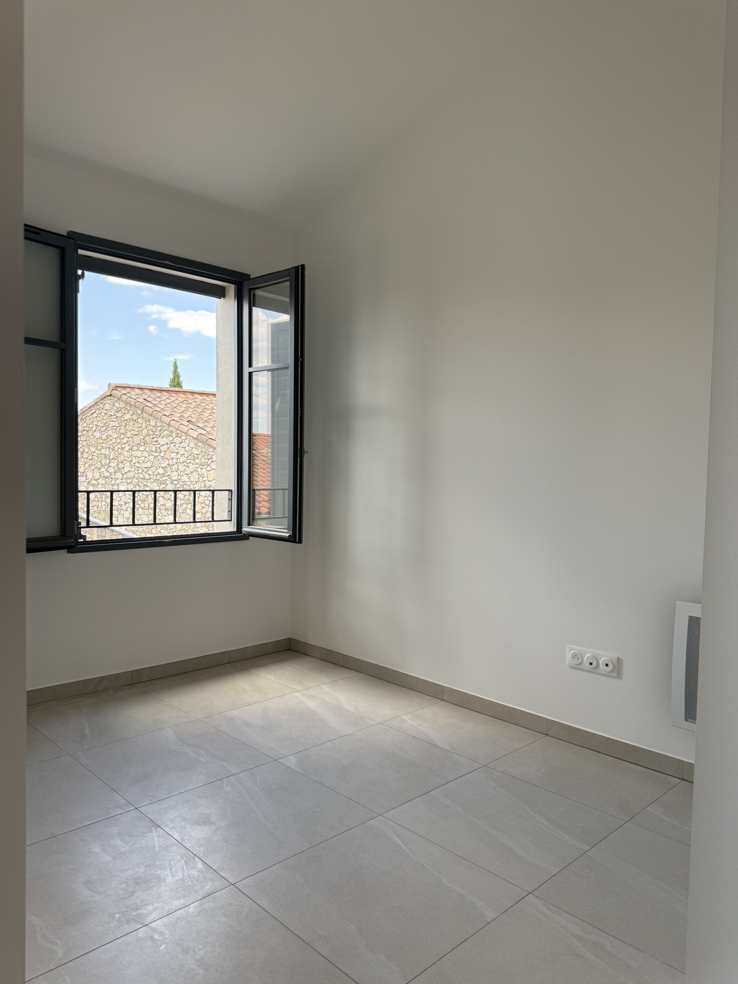 T3 Duplex 74m2 avec place de parking (frais de notaire réduits 2,5%) - Image 2
