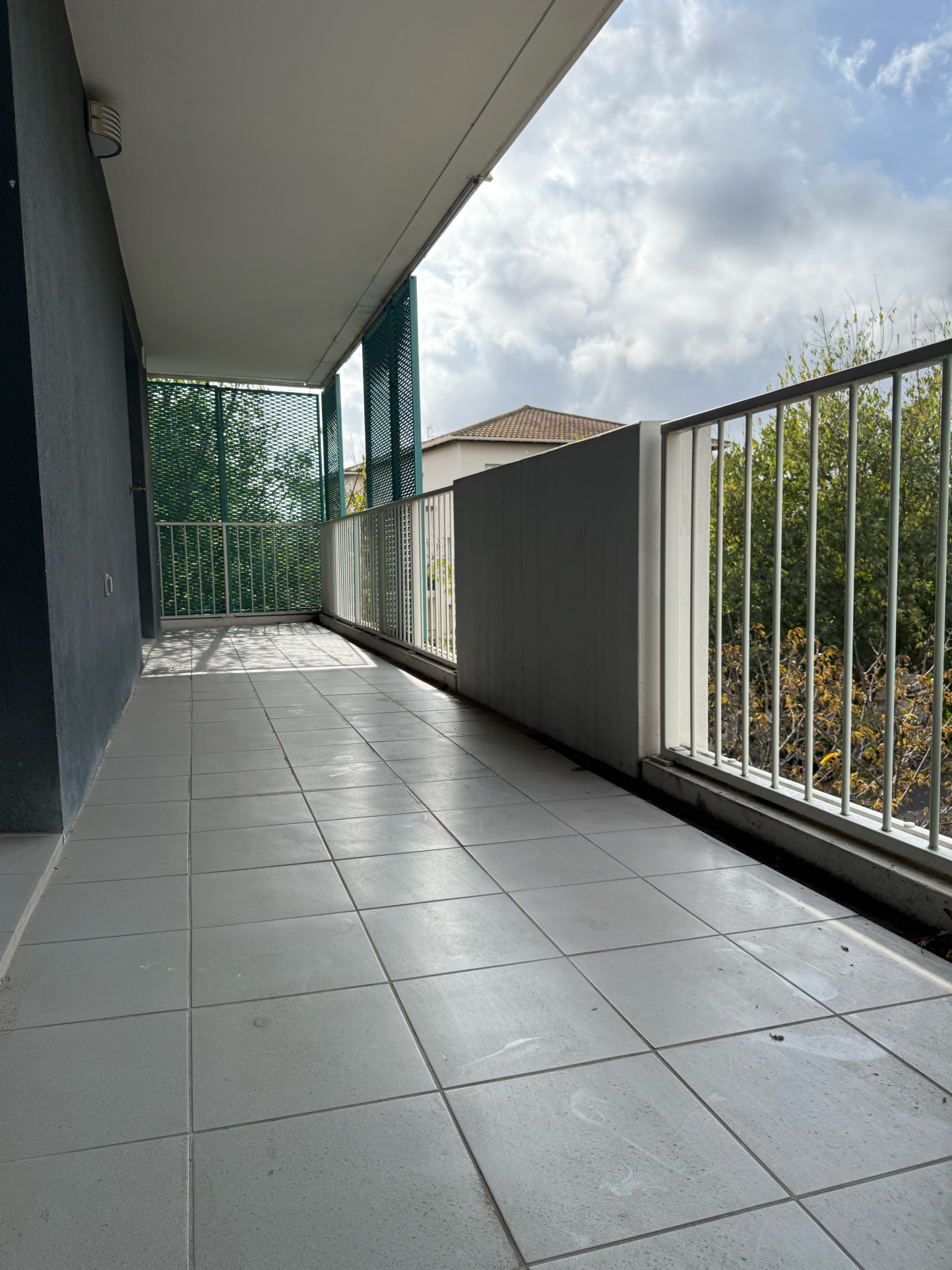 T3 58m2 avec terrasse 18m2 et garage, Pompignane - Image 1