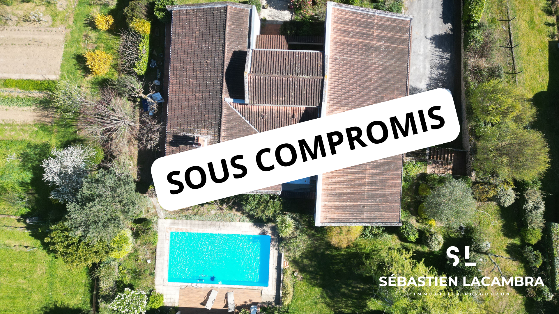 Maison d’architecte   9 pièces   278 m2 habitables   Parc arboré de plus de 3 000 m2   Vue dominante   Proche