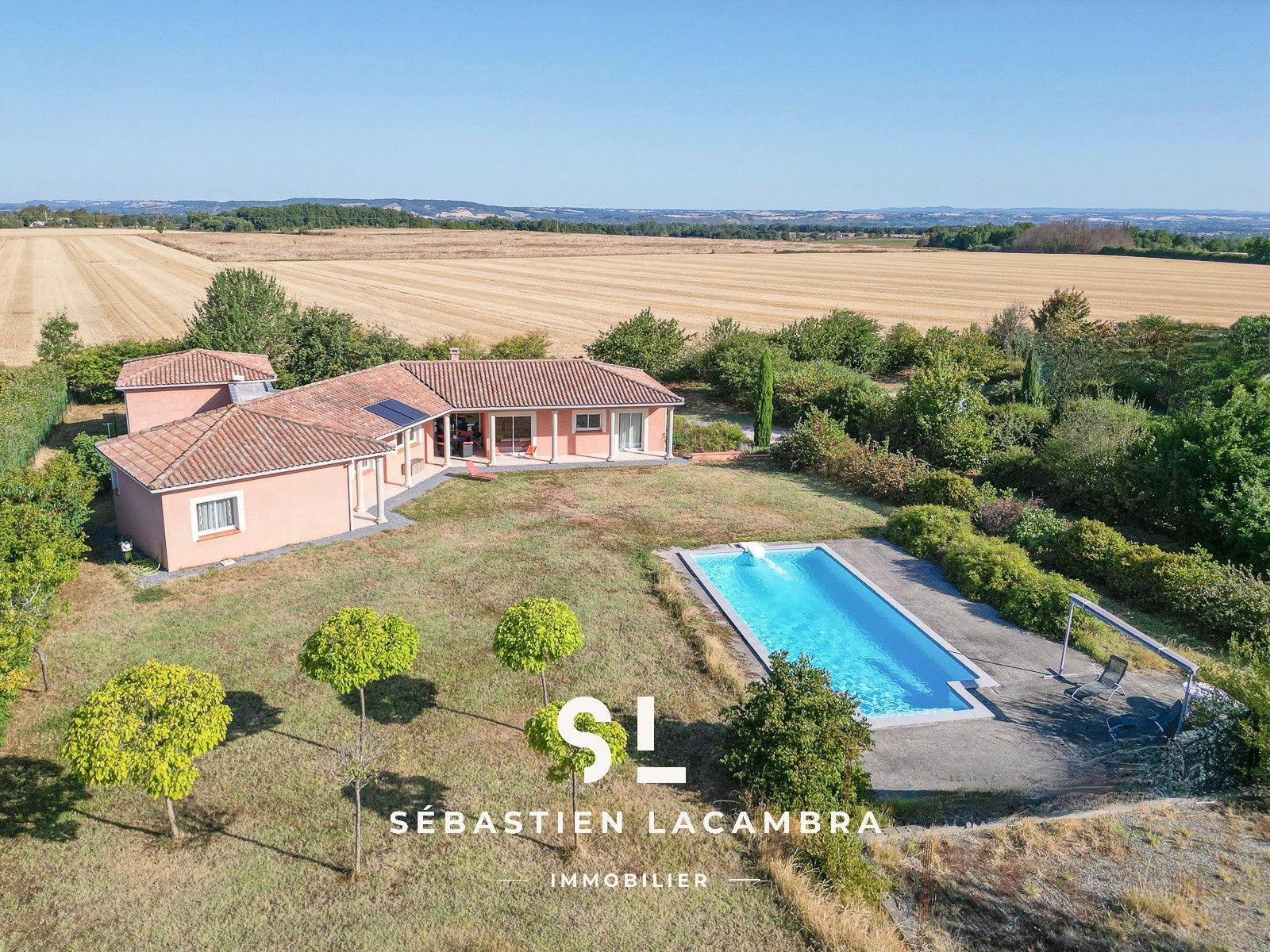 Maison de plain-pied avec piscine, 4 chambres et 3 008 m2 de terrain