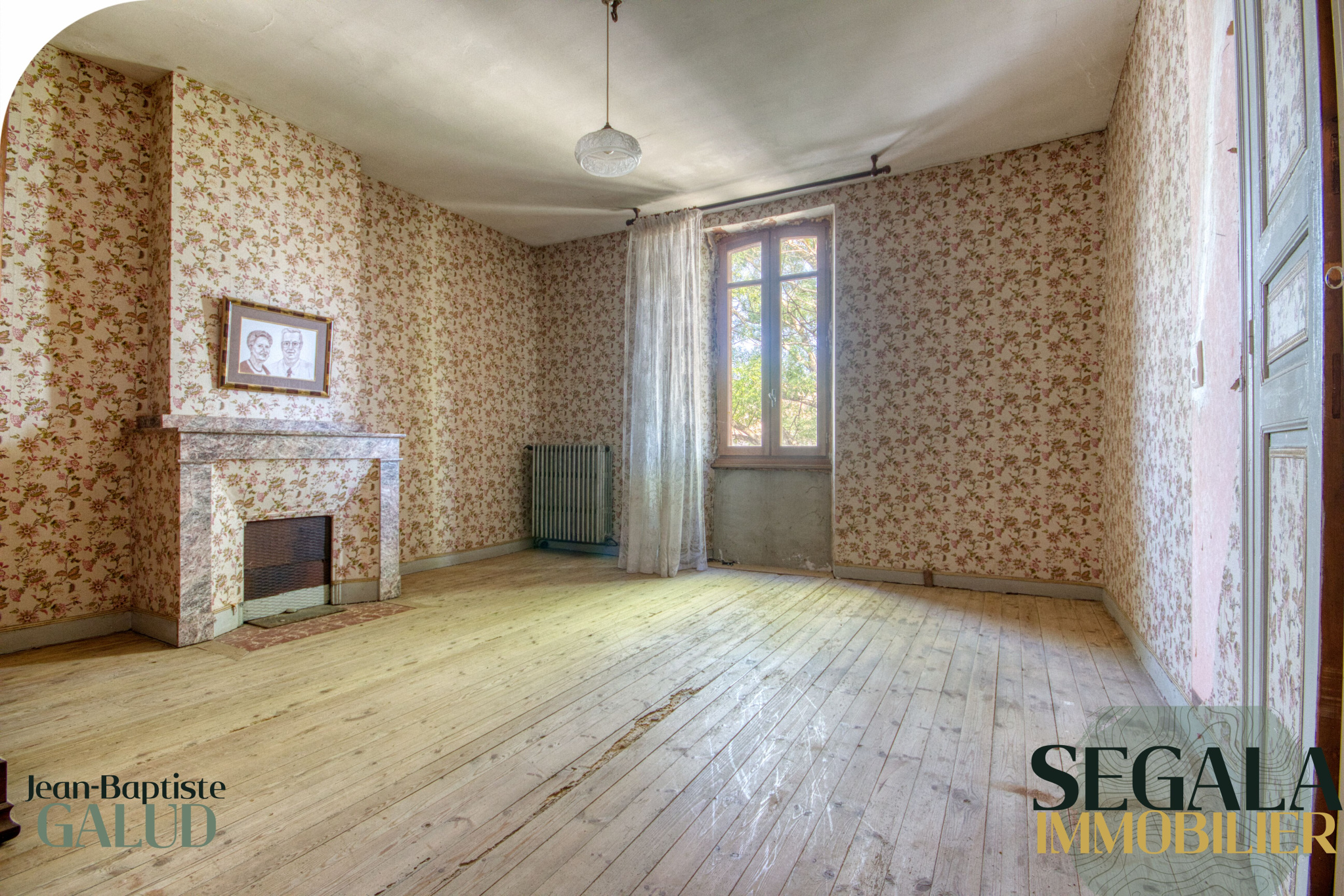 Grande chambre de la maison de maître à Taïx