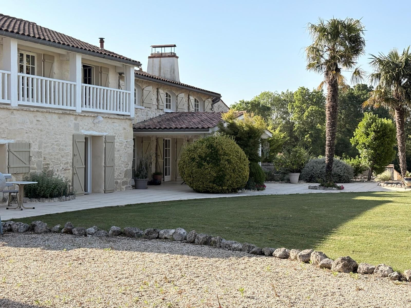 Maison familiale de caractère   370 m2   Piscine   8000 m2 de terrain   Lesparre en Médoc