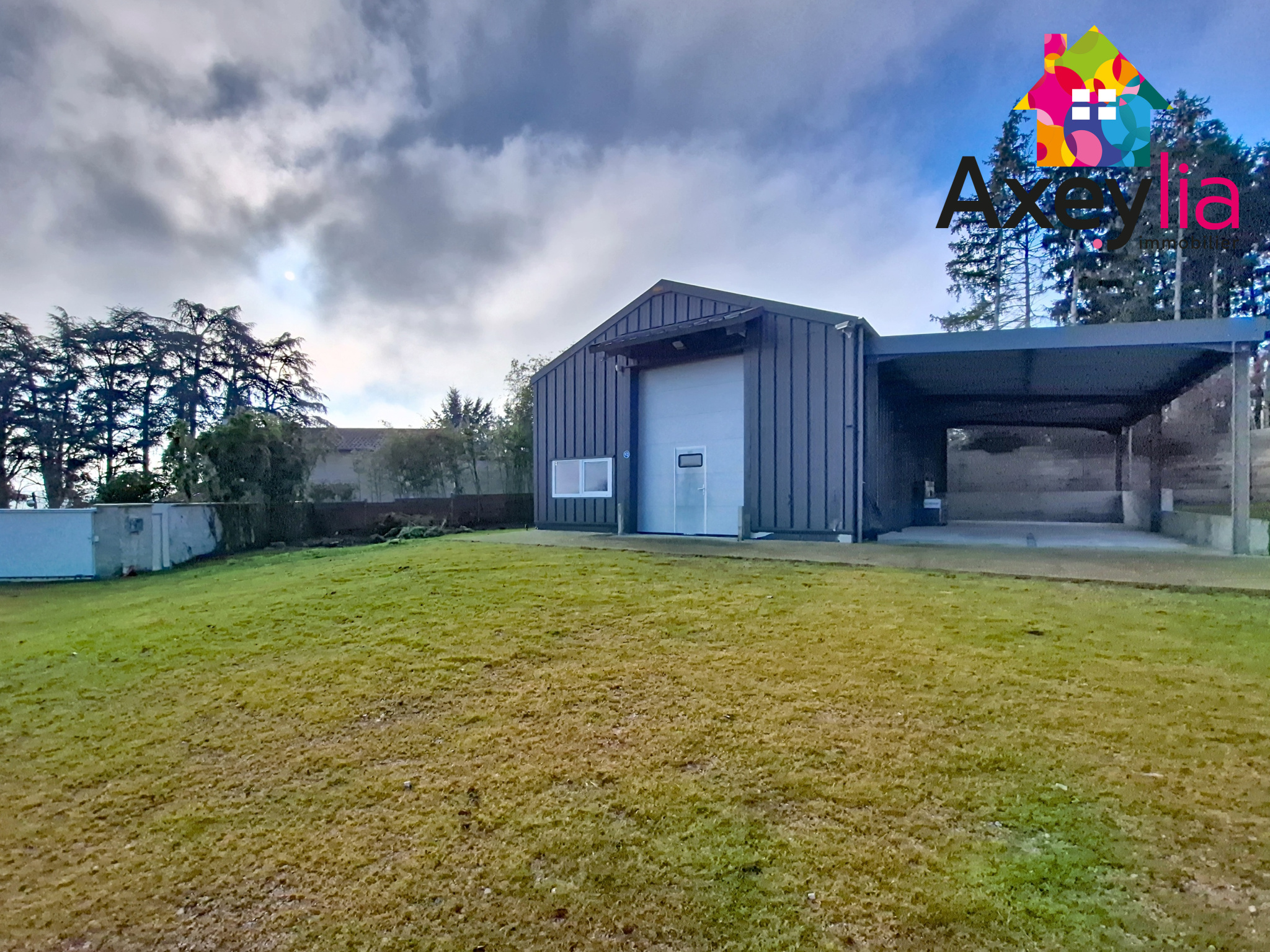Local commercial 7 pièces 196 m² · à Briennon · 196 m² · 299 900 €