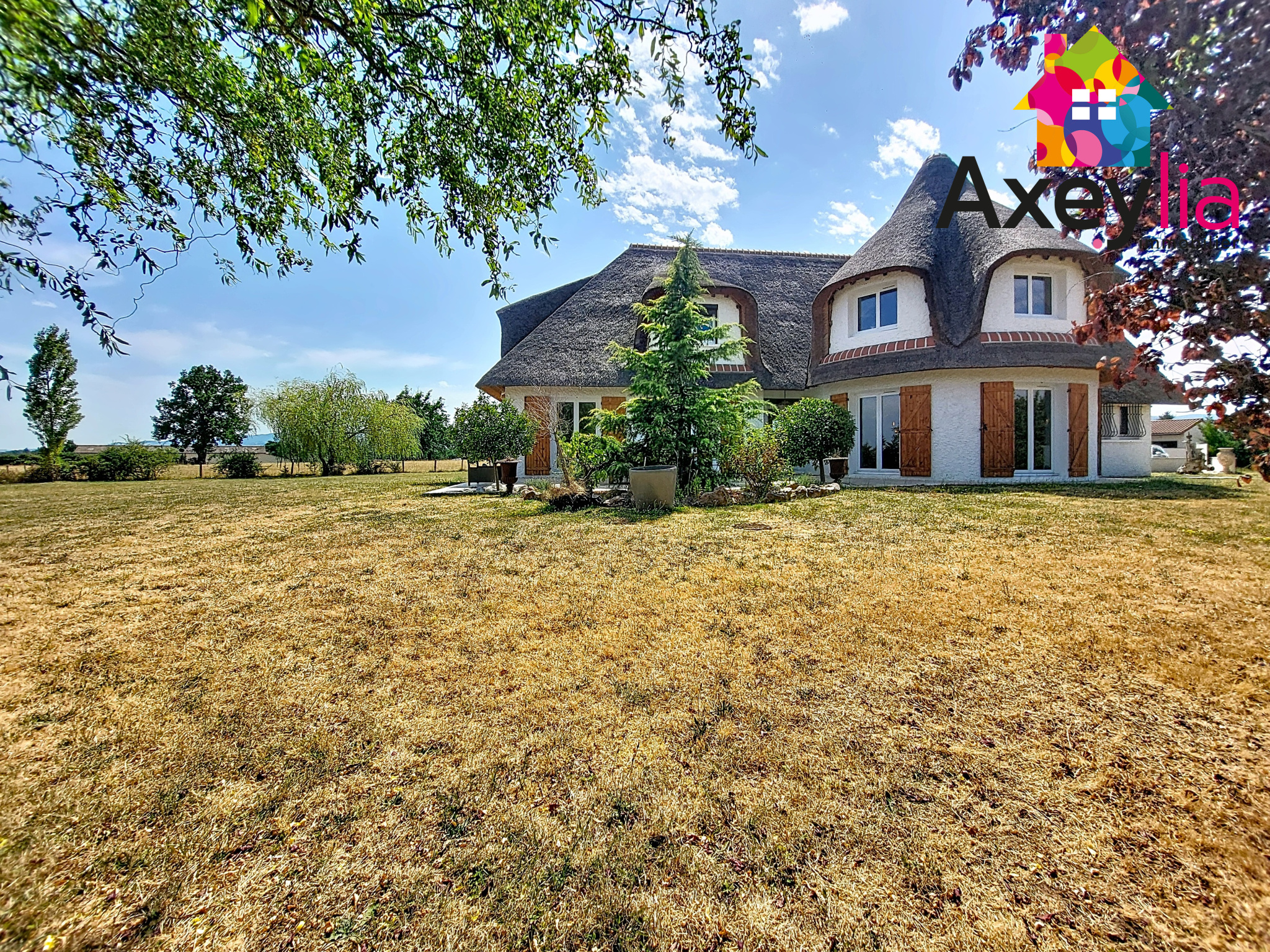 Maison 9 pièces 332 m² · à Saint-Forgeux-Lespinasse · 332 m² · 490 000 €