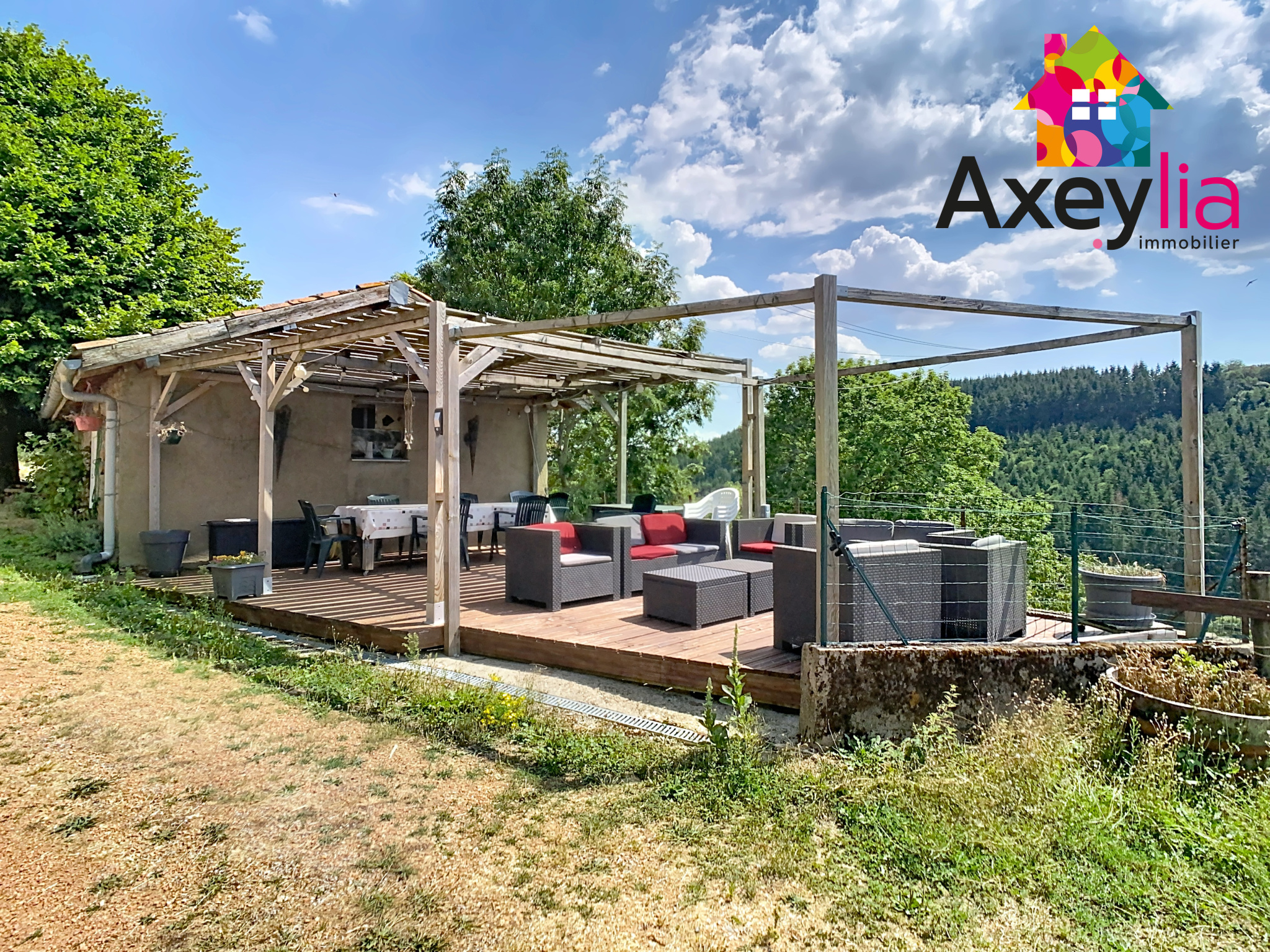 Maison 10 pièces 180 m² · à Pouilly-les-Nonains · 180,5 m² · 245 000 €