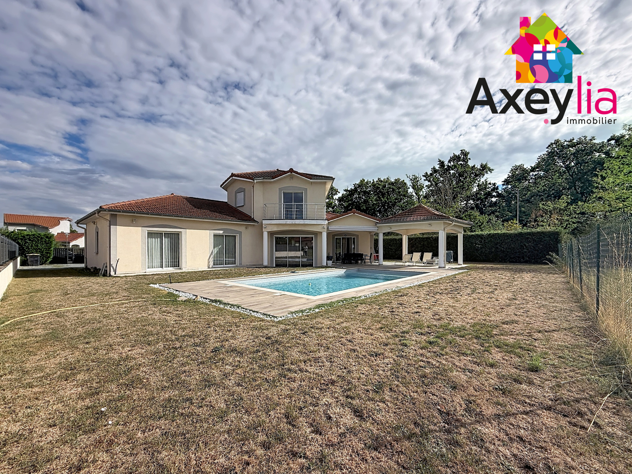Maison 8 pièces 200 m² · à Riorges · 200 m² · 535 000 €