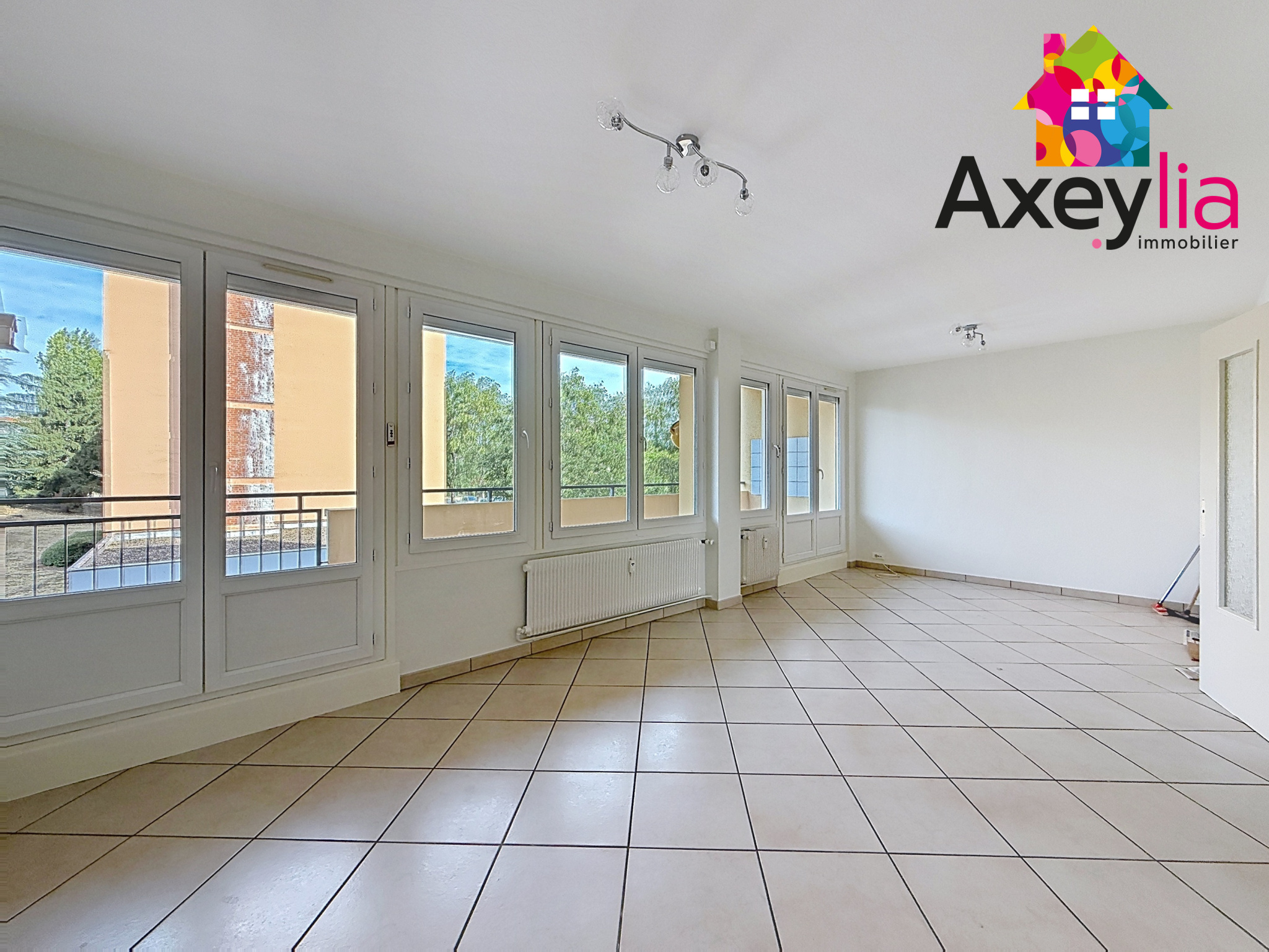 Appartement 3 pièces 70 m² · à Cave Et Stationnements · 70 m² · 85 000 €