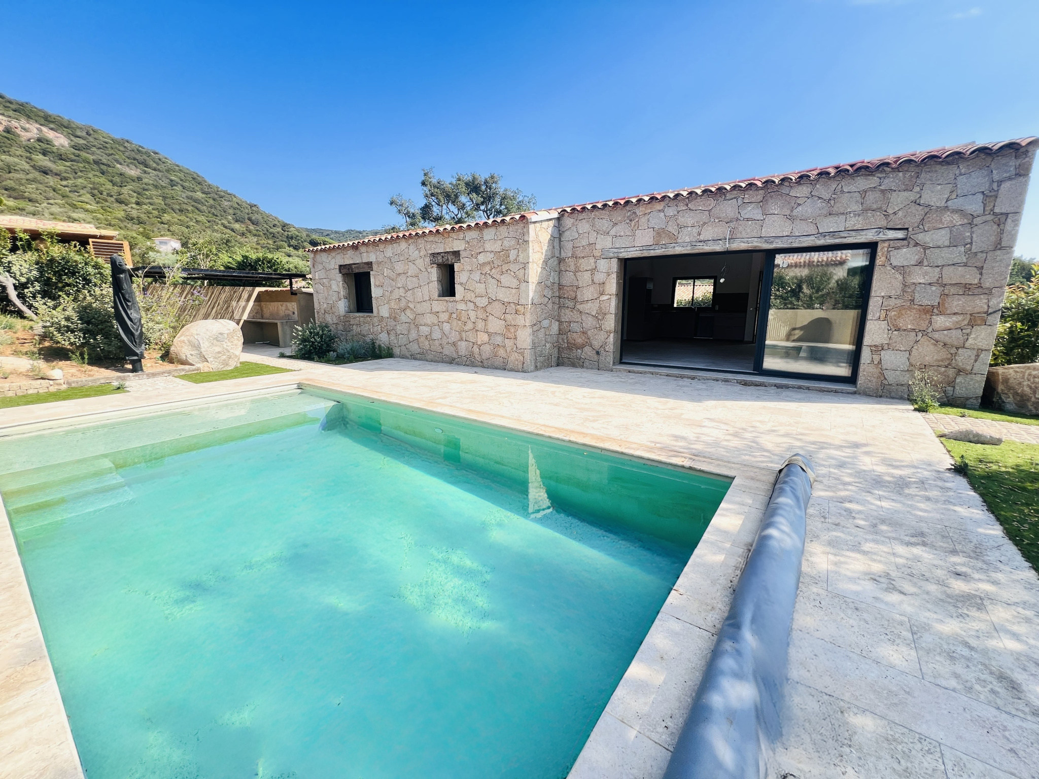 Villa individuelle en pierres type bergerie avec piscine Lecci sainte lucie de Porto Vecchio